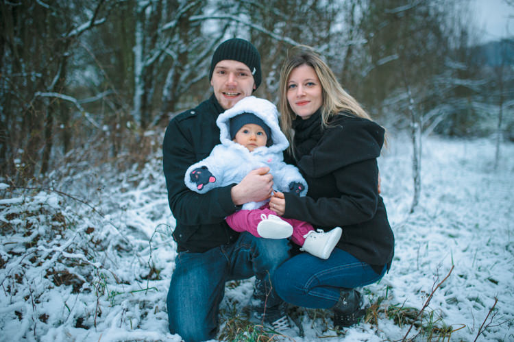 Séance photo famille dans la neige - Noël en Alsace