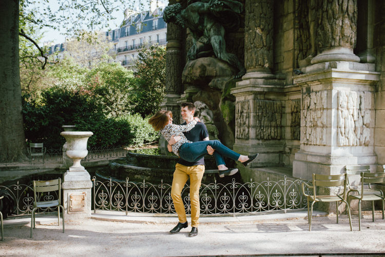 Séance photo couple engagement Jardin du Luxembourg Paris