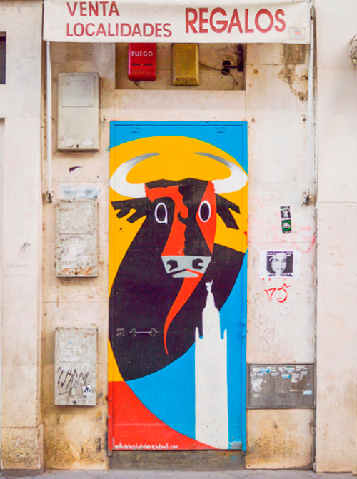 Photos Espagne, peinture d'un taureau sur une porte