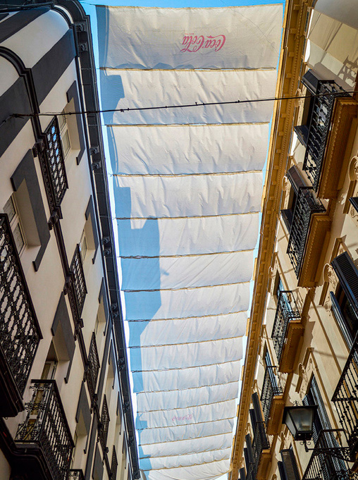 Photos Espagne, tenture tendu entre les maisons
