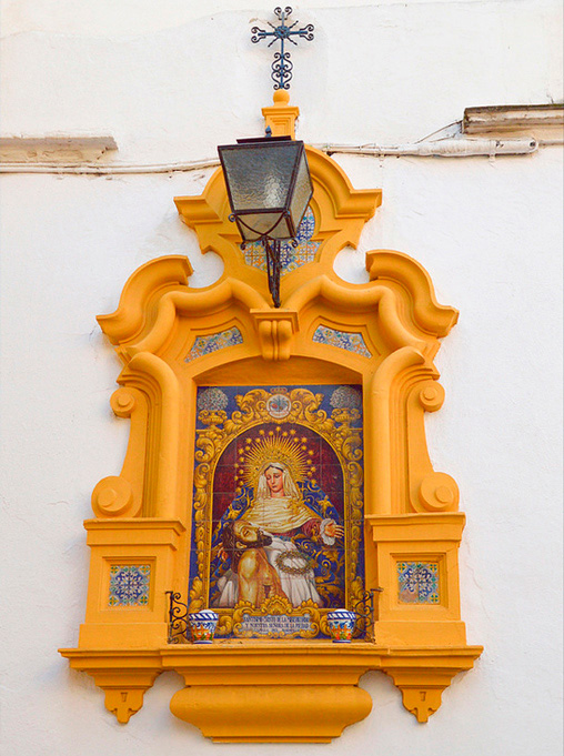 Photos Espagne, façade lampadaire avec madone