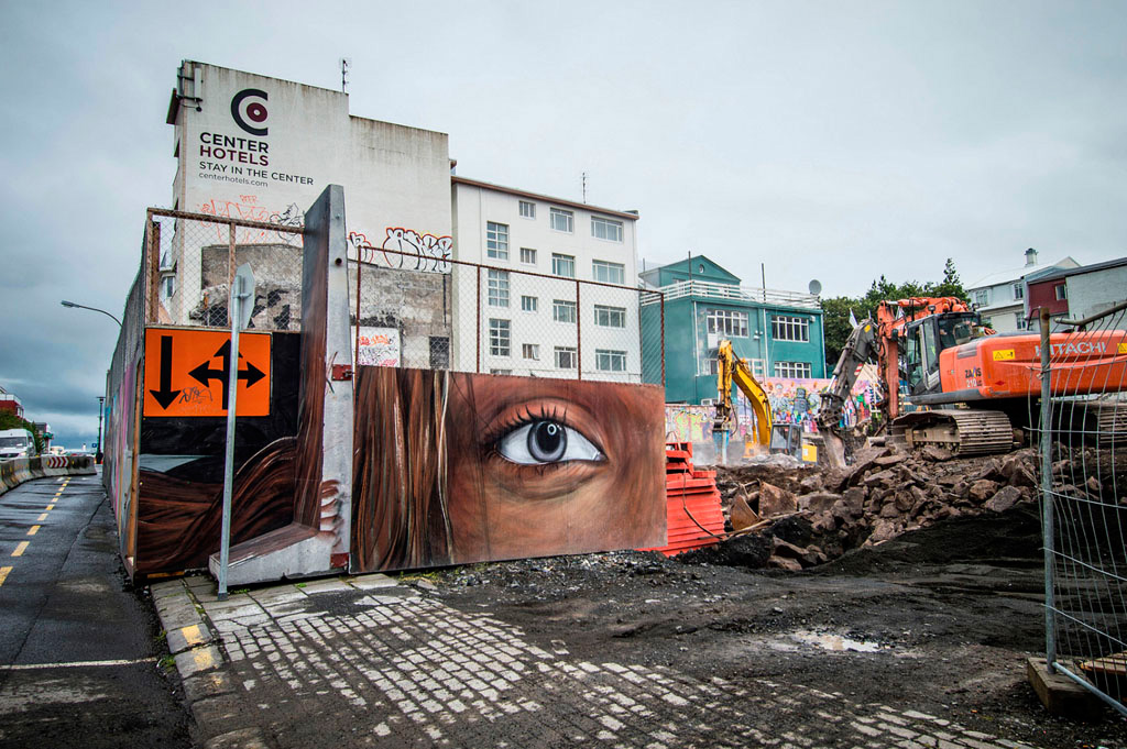 Photos Islande, graph oeil sur la porte d'un chantier à Reykjavik