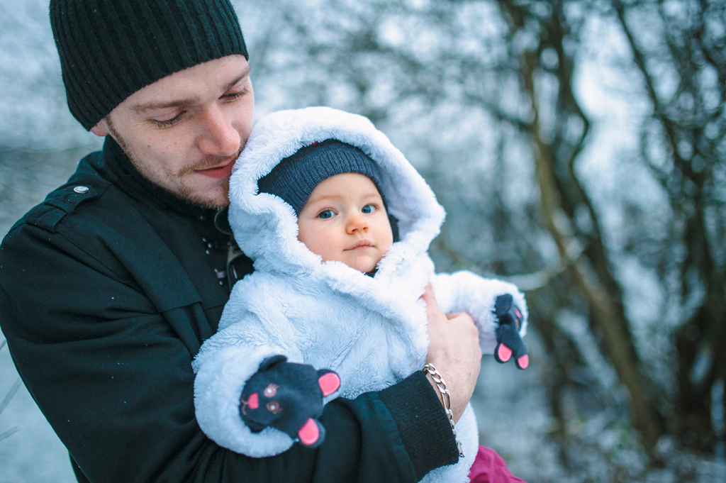 Séance famille Naomie, photo de Nico avec Naomie dans la neige