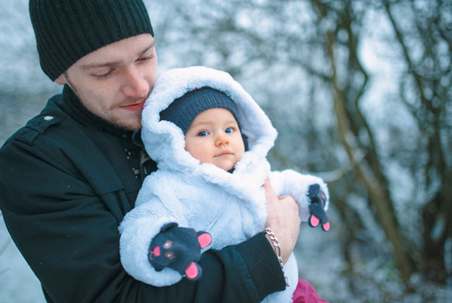 Séance famille Naomie, photo de Nico avec Naomie dans la neige